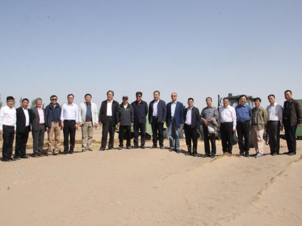 中國林學(xué)會“多功能固沙集成技術(shù)裝備創(chuàng)制與應(yīng)用”項目科技成果評價會在全國荒漠化防治（機(jī)械治沙工程）試驗示范基地 成功舉辦