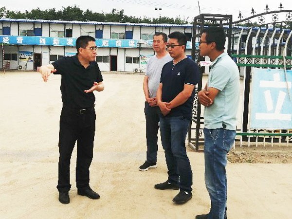 新能源公司董事長(zhǎng)馬有勝看望慰問(wèn)京新高速（G7）新疆境內(nèi)大烏段改擴(kuò)建公路項(xiàng)目一線(xiàn)員工