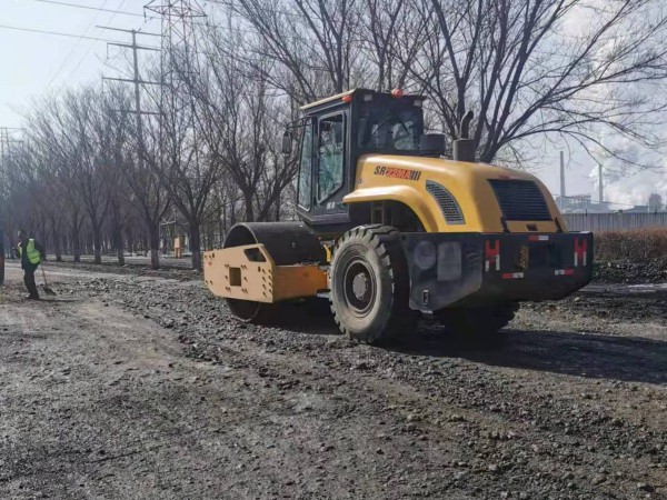烏魯木齊機場改擴建土方工程項目 正在進行時 烏魯木齊機場改擴建土方工程項目 正在進行時