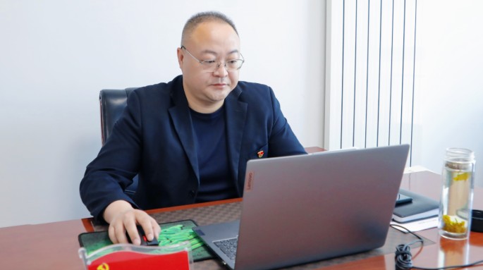 不負(fù)耕耘 爭做時(shí)代奮斗者——記甘肅建投2023—2024年勞動模范 李萬榮